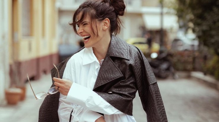 Το super stylish city look της Χριστίνας Μπόμπα και πώς να το αντιγράψεις