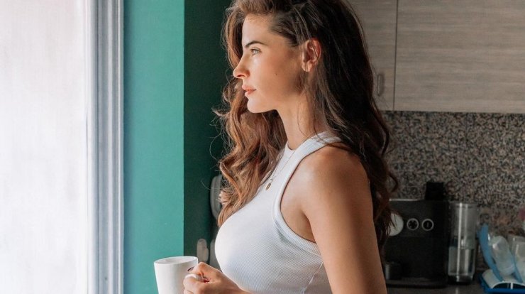 Χριστίνα Μπόμπα: Τα ασορτί παπούτσια που φόρεσε με την κορούλα της