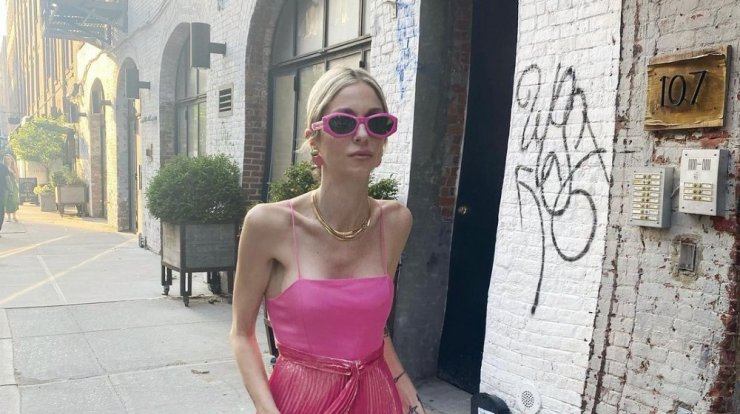 Το girly φόρεμα της Σοφίας Καρβέλα που θα φορέσουμε στους γάμους του καλοκαιριού