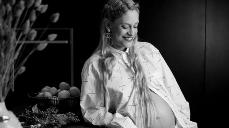 Έλενα Αποστόλου: Σου προτείνει 3 looks για να απογειώσεις το maternity style