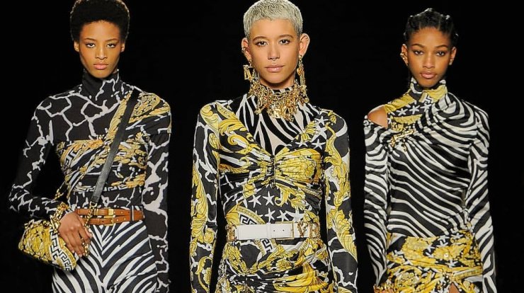 4 Κύπριες που φόρεσαν τα leggings του οίκου Versace