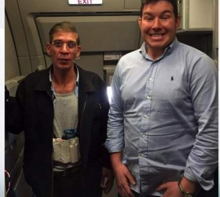 Ποιος είναι ο Ben, ο χαμογελαστός άνδρας της αεροπειρατείας 