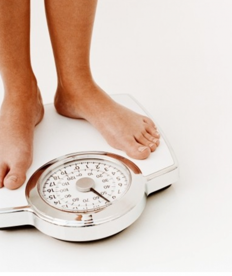 Κι όμως! Υπάρχει ένα τρικ που σας παίρνει μόλις πέντε δευτερόλεπτα για να καταφέρετε να χάσετε κιλά!