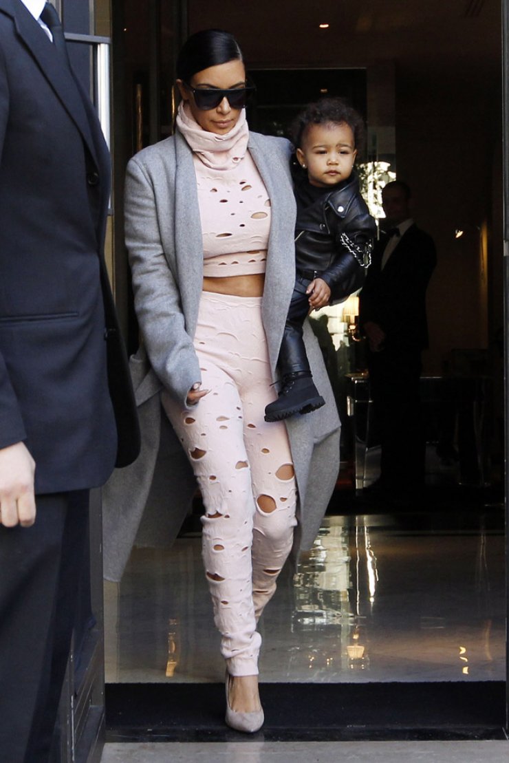 Τα σκισμένα ρούχα της Kim Kardashian [εικόνες]