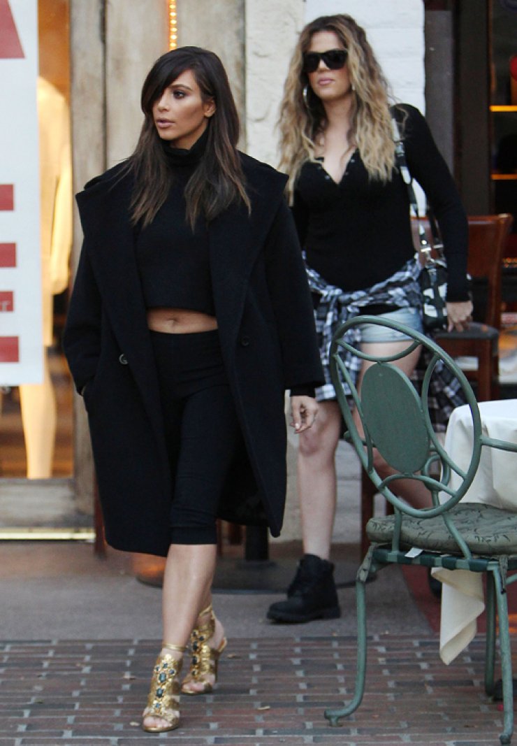 Kim Kardashian: Έβγαλε τη κοιλιά στη φόρα [φωτογραφίες]