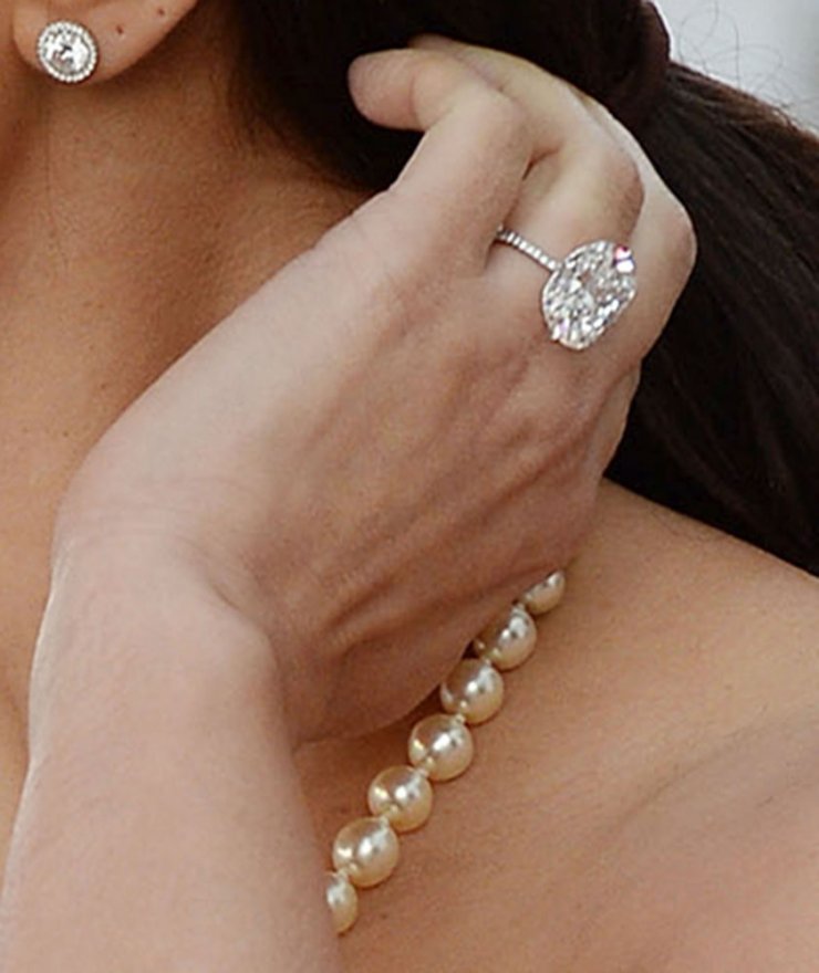 Σε ποια διάσημη του Hollywood ανήκει αυτό το μονόπετρο; [εικόνες]