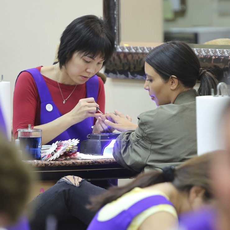 H Kim για μανικιούρ [εικόνες]