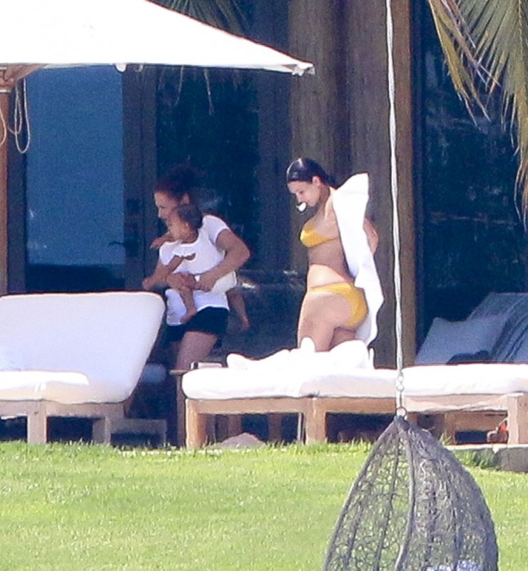 Νέες καυτές φωτογραφίες από την Kim Kardashian [εικόνες]