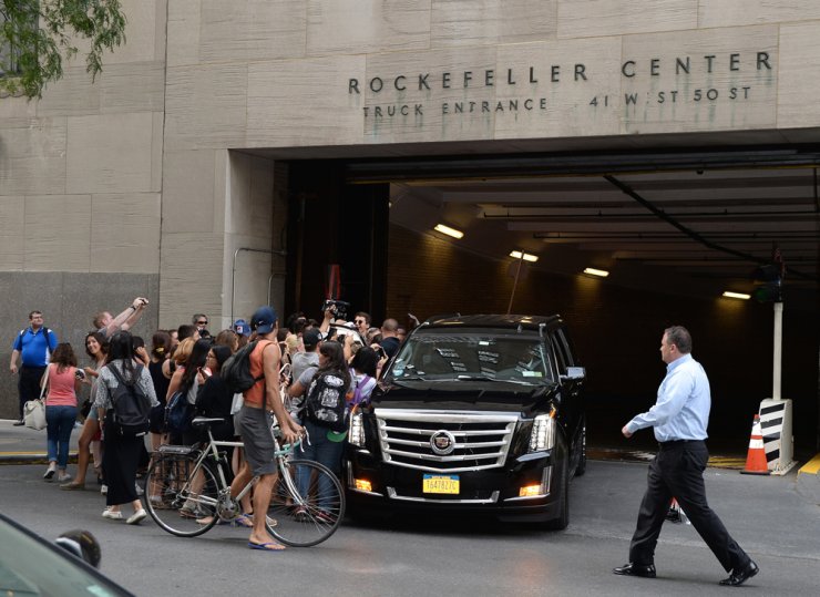 Δείτε τι παθαίνει η Kim Kardashian κάθε φορά που βγαίνει έξω! [εικόνες]