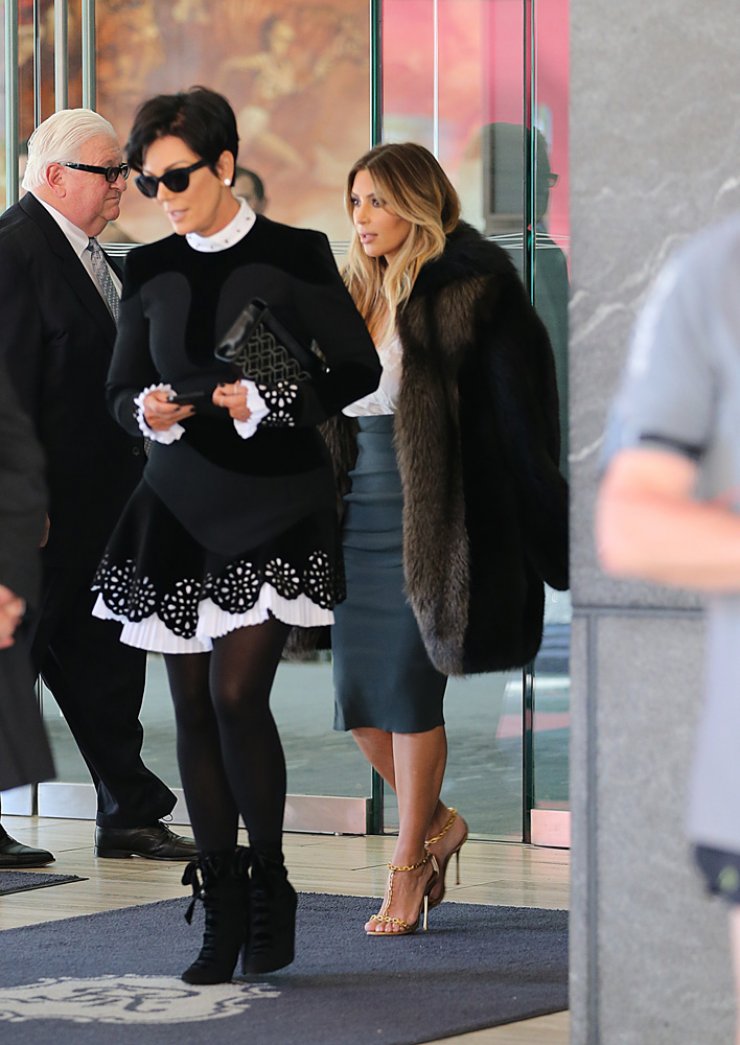 Η πρώτη εμφάνιση της Κim Kardashian μετά τον αρραβώνα της!