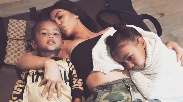 Kim Kardashian: Ανακοίνωσε πως βρέθηκε θετική στον κορωνοϊό μαζί με τα παιδιά της [βίντεο]