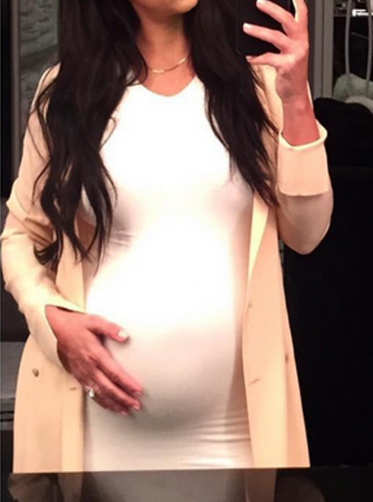 Ποια επώνυμη πόσταρε για πρώτη φορά φωτογραφία της με φουσκωμένη κοιλίτσα;