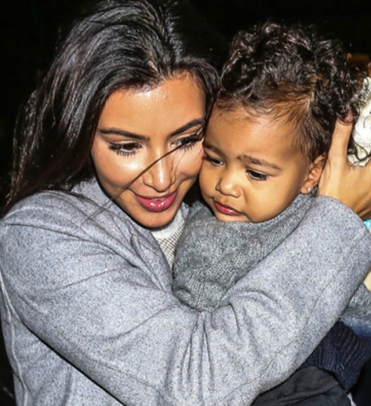 Όταν η Kim Kardashian φόρεσε τα ίδια ρούχα με τη North West
