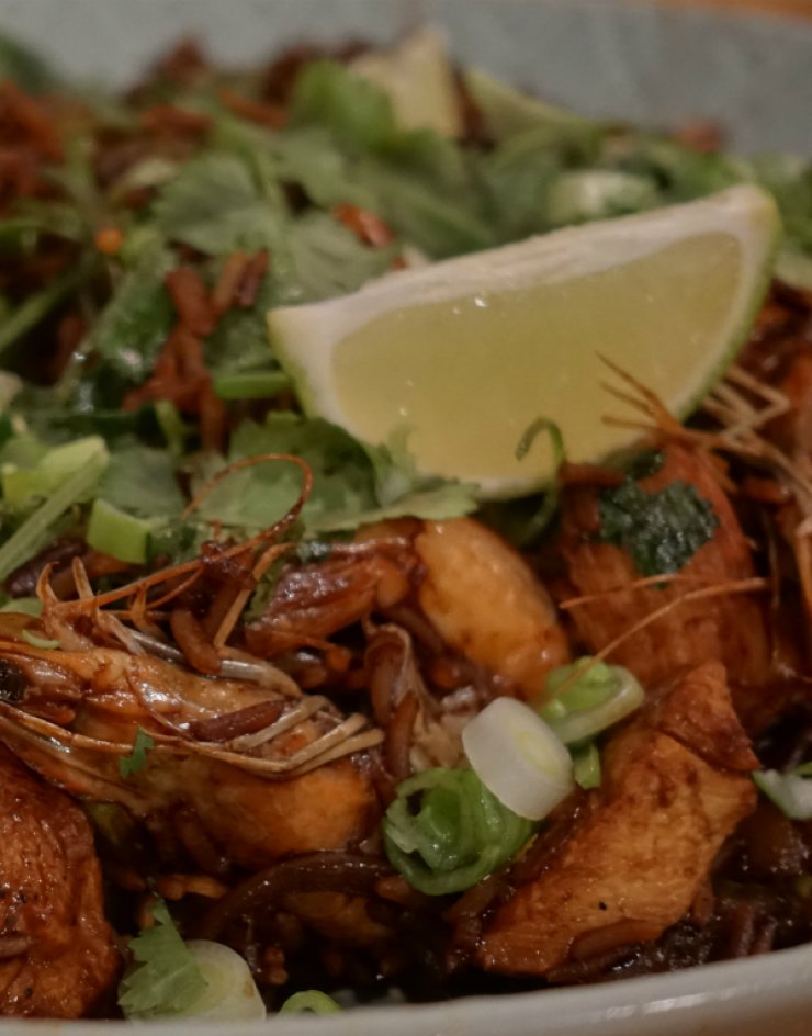 Τηγανιτό ρύζι με κοτόπουλο και γαρίδες