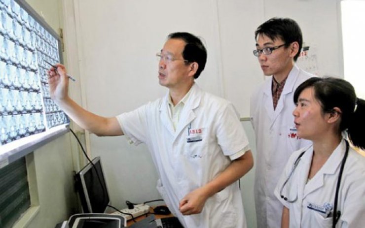 44χρονος Κινέζος ανακάλυψε από ένα στομαχόπονο ότι ήταν γυναίκα 