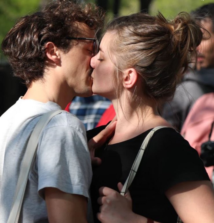 Αυτά είναι τα 4 tips για να ξετρελαίνεις τους άντρες με τα φιλιά σου!