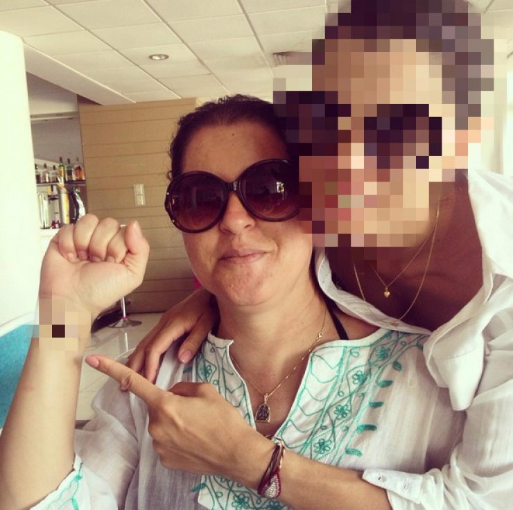 Ποιας επώνυμης Κύπριας η μαμά "χτύπησε" τατουάζ το όνομα της;