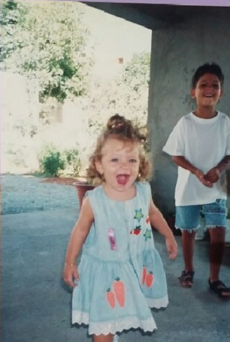 Ποια επώνυμη Κύπρια είναι το πανέμορφο κοριτσάκι στη φωτογραφία;