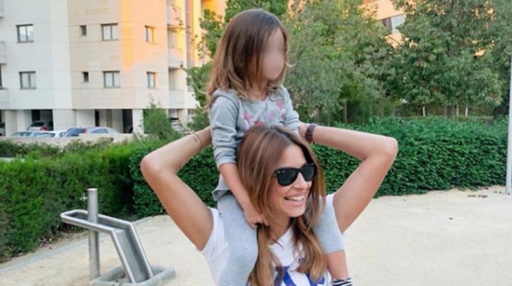 Το πιο όμορφο στιγμιότυπο της Κωνσταντίνας Ευριπίδου αγκαλιά με τη μικρή Αριάδνη! [εικόνες]