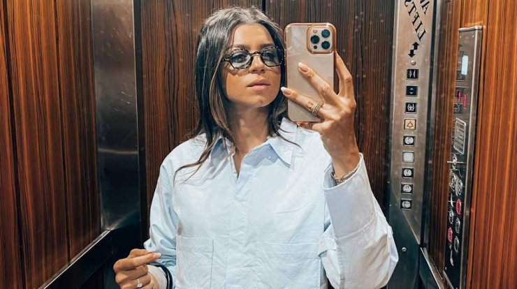 Κλέλια Γιασεμίδου: Η selfie στο ασανσέρ με την κόρη της, τη μαμά της και τη γιαγιά της 