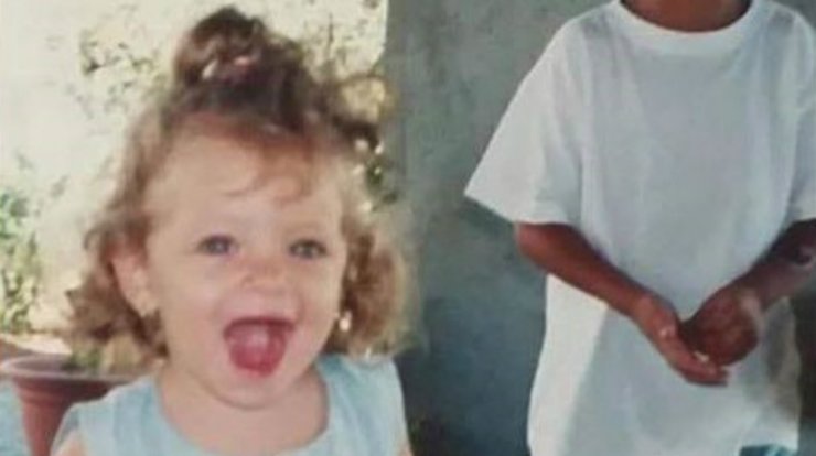 Αναγνωρίζετε ποια επώνυμη Κύπρια είναι το πανέμορφο κοριτσάκι στη φωτογραφία;