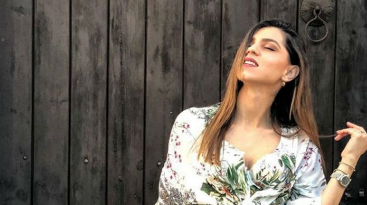 Κλέλια Γιασεμίδου: Ο υπαινιγμός για εγκυμοσύνη on air! [βίντεο]