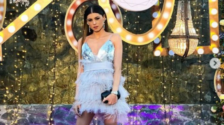 Κλέλια Γιασεμίδου: Αποκάλυψε πόσα κοστίζουν τα παπούτσια που φόρεσε στα "Beauty Awards 2019" και μείναμε άφωνοι! [βίντεο]