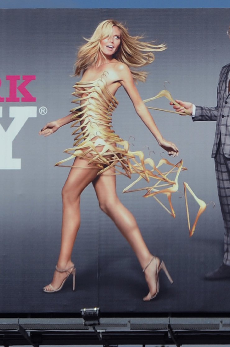 Γυμνή στους δρόμους η Heidi Klum [εικόνες]