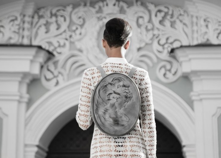 Τι λες για μια Baroque backpack;