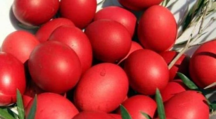 Γιατί βάφουμε κόκκινα τα αυγά μας;