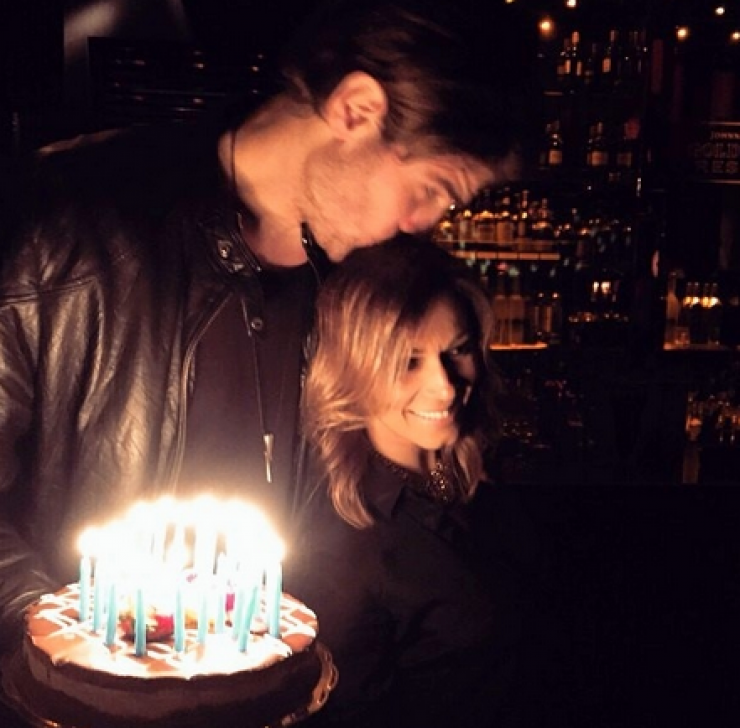 Έλλη Κοκκίνου - Γιώργος Μπόγρης: Το τρυφερό φιλί και οι φωτογραφίες από το πάρτι γενεθλίων του