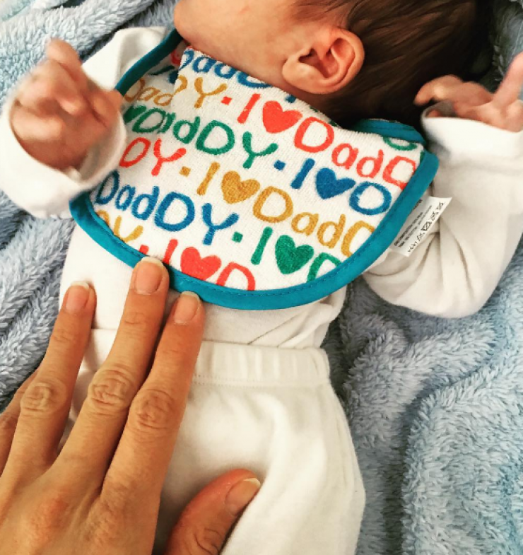 Η πρώτη φωτογραφία της νεογέννητης κορούλας επώνυμης Ελληνίδας μετά την έξοδο από το μαιευτήριο!