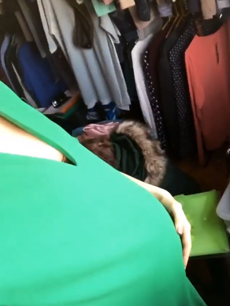 Με φουσκωμένη κοιλίτσα η σύντροφος κούκλου επώνυμου Έλληνα!