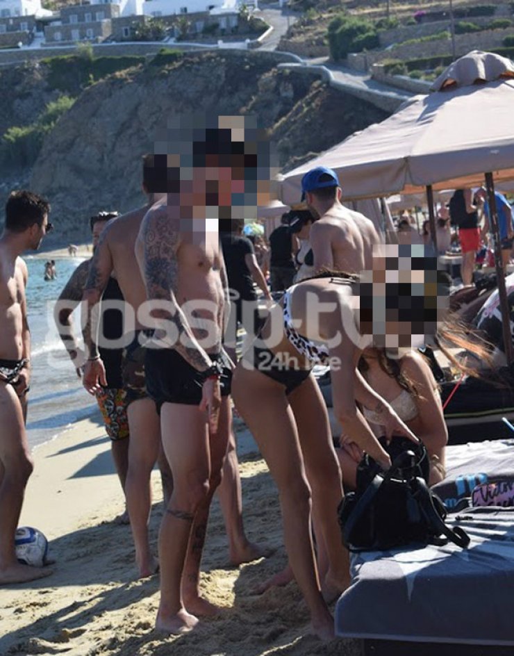Μήπως ξέφυγε το επώνυμο ζευγάρι σε παραλία της Μυκόνου; 