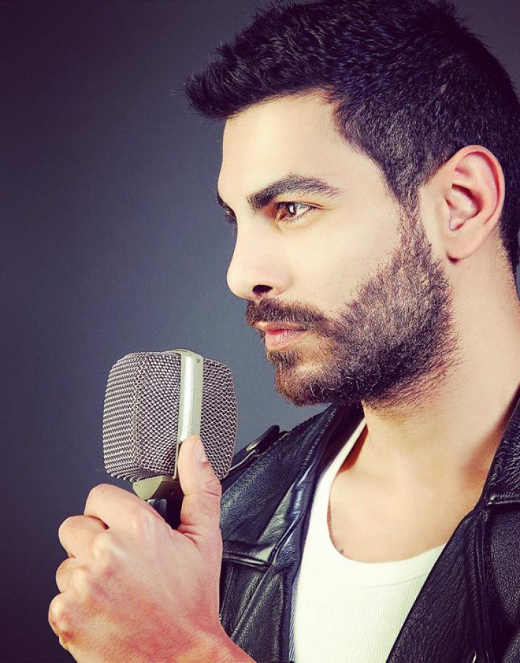 Απόψε! Ο Σταύρος Κωνσταντίνου τραγουδά για το μικρό Κωνσταντίνο