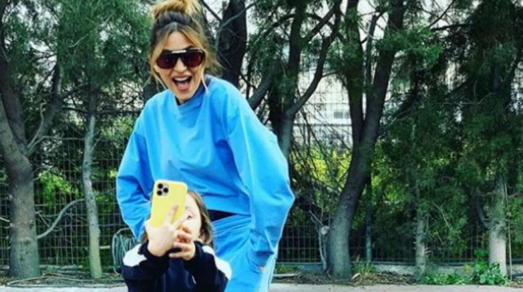 Κωνσταντίνα Ευριπίδου: Μας έδειξε την Αριάδνη να χορεύει σε αποκριάτικους ρυθμούς και είναι αξιολάτρευτη!