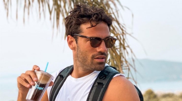 Κωνσταντίνος Αργυρός: Διασκέδασε μαζί με τον βαφτιστικό του στα μπουζούκια [εικόνες] 