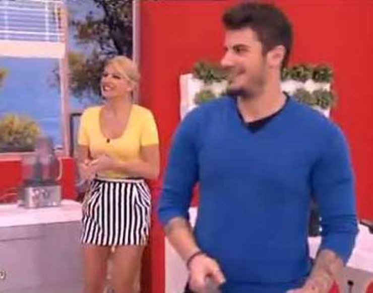  Η κοντή φούστα της Σκορδά, η ζήλια του Λιάγκα και τα πειράγματα των συνεργατών της!