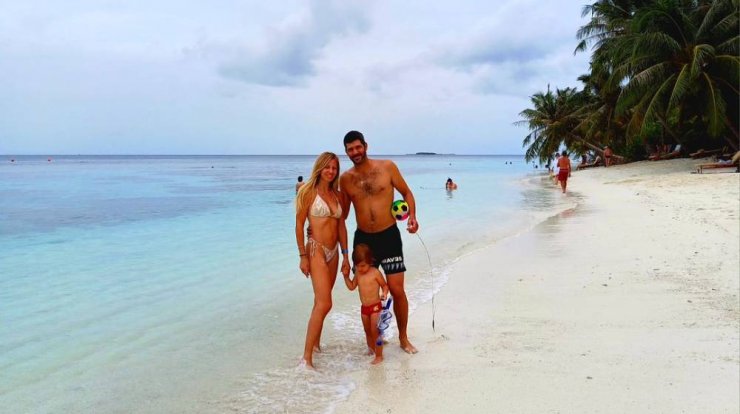 Παύλος Κοντίδης – Jelena Mederi: Honeymoon σε ειδυλλιακό προορισμό με τον γιο τους [εικόνες]