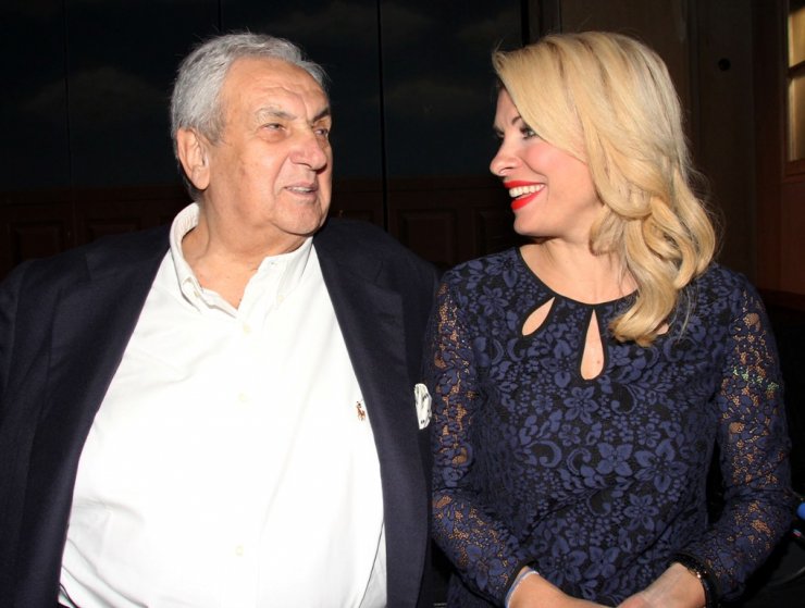 O Δημήτρης Κοντομηνάς έκανε δώρο στον γιο της Ελένης Μενεγάκη και εκείνη το έβγαλε έξω από το σπίτι