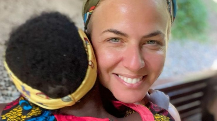 Η Χριστίνα Κοντοβά μας ξεναγεί στο σπίτι που μένει με την κόρη της στην Ουγκάντα! [εικόνες]