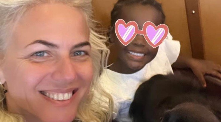 Χριστίνα Κοντοβά: Η κόρη της, Ada παίζει ρακέτες στο κομμωτήριο και στο ατελιέ της μαμάς της και είναι αξιολάτρευτη!