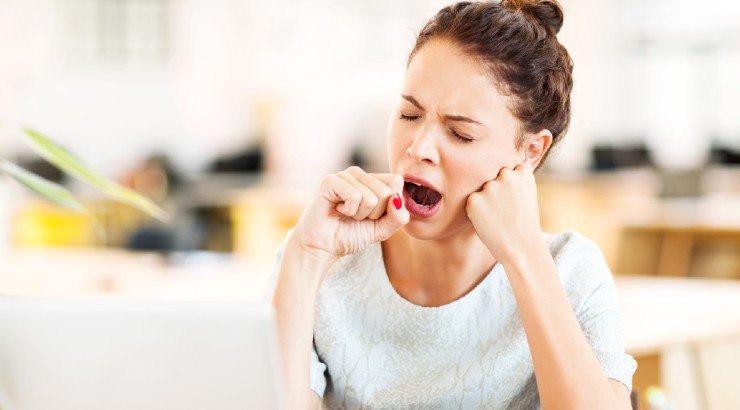 Αυτοί είναι οι λόγοι που αισθάνεσαι κουρασμένη αμέσως μετά το φαγητό