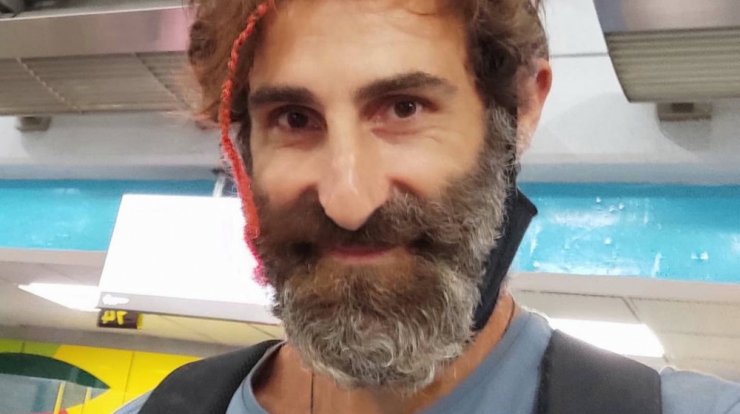 Γιώργος Κοψιδάς: Δεν πάει το μυαλό σας τι έκπληξη του επεφύλαξαν οι αεροσυνοδοί στην πτήση επιστροφής!