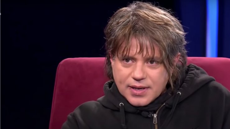 Δημήτρης Κοργιαλάς: "Πλέον προτιμώ να είναι δίπλα μου μια τσιπούρα αντί για γυναίκα" [βίντεο]