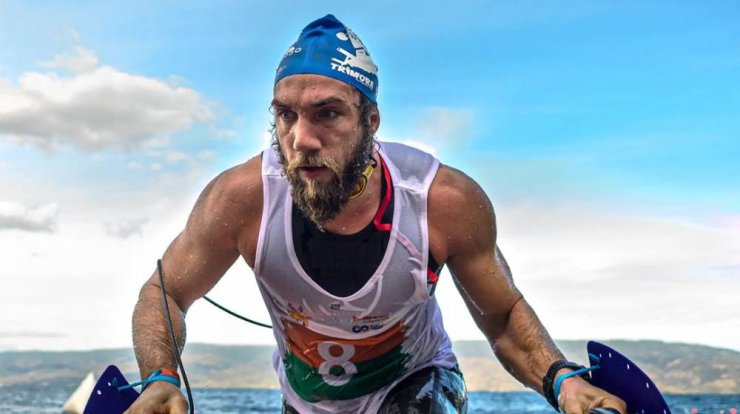 Γιώργος Κόρομι: Αυτός είναι ο κούκλος αδερφός του παίκτη των “Διασήμων” [εικόνες]