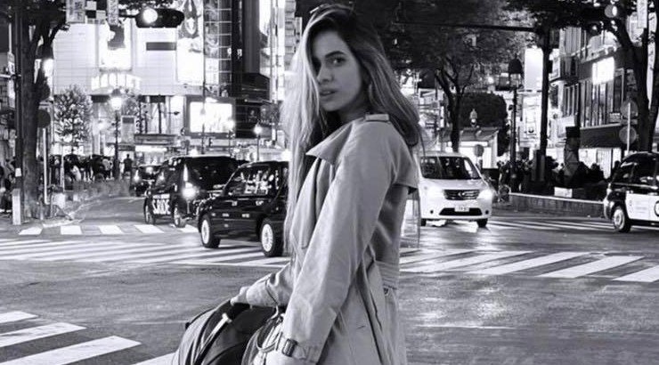 Stylish mom: Το total black outfit της Μαρίας Κορτζιά στο Τόκιο είναι uber chic [εικόνες]