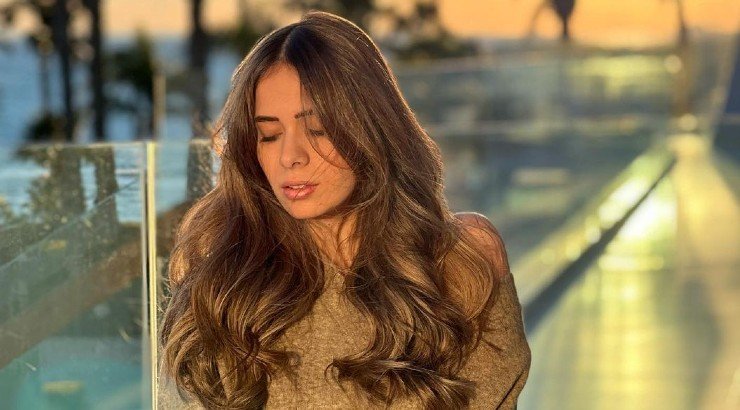 Μαρία Κορτζιά: Ποζάρει με στενό φόρεμα και μας δείχνει τη φουσκωμένη της κοιλίτσα στον πέμπτο μήνα της εγκυμοσύνης! 