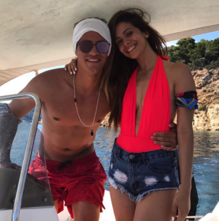 Η συγκίνηση της Μαρίας Κορτζιά όταν αποχαιρέτησε στο αεροδρόμιο τον Πιέρο Σωτηρίου! [εικόνες]