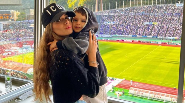 Μαρία Κορτζιά: Για ψώνια με τον μεγάλο της γιο στην Ιαπωνία [βίντεο]